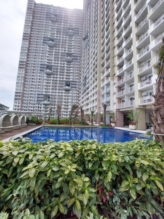 Infina Towers Project 4 Aurora Boulevard Quezon City Manila Exterior photo